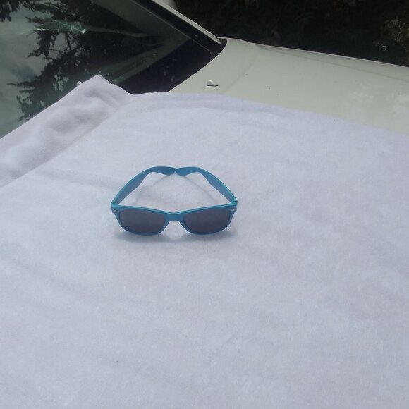 Classic-style London-design mini-style polarized sunglass for him/her brand new - Picture 4 of 9